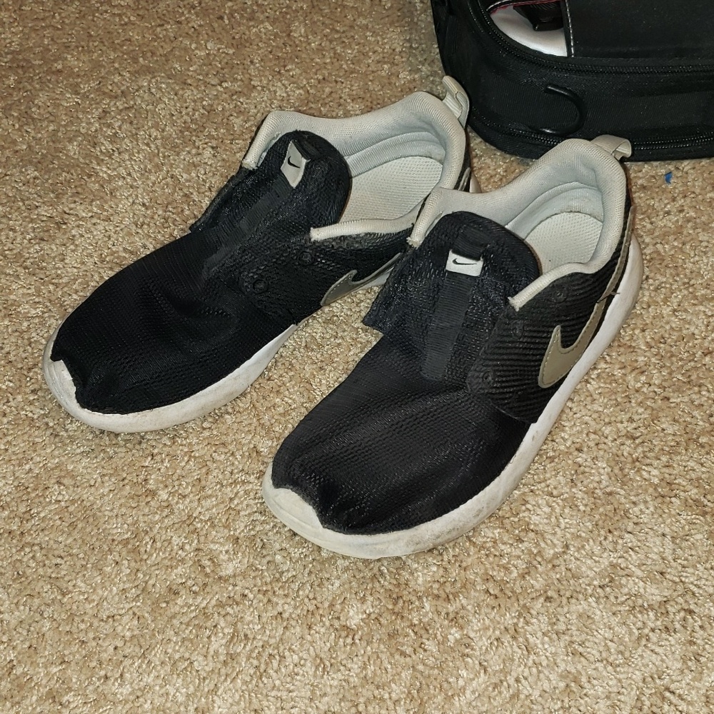 Nike shoes sz 3 no laces